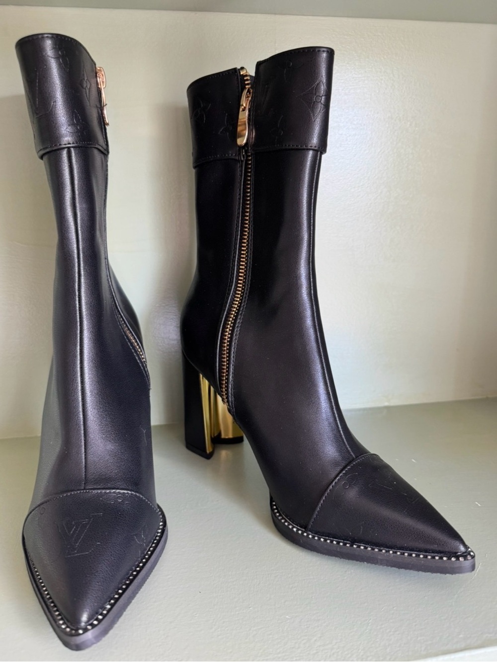 Black pointy toes block heels boots 36